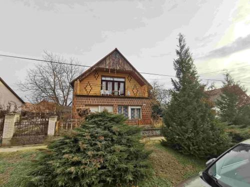 <p>Een te renoveren gezinswoning van 176 m2 te koop aan op 10 km van Szigetvár.</p>