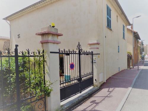 Vrijstaand stadshuis te koop aan de Côte d'Azur, Vallauris