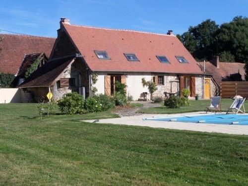 Te koop in de Creuse, een woonhuis met zwembad en tuin.