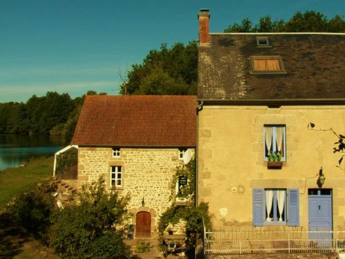 Oude watermolen en woning op 1600m² te koop in de Creuse .