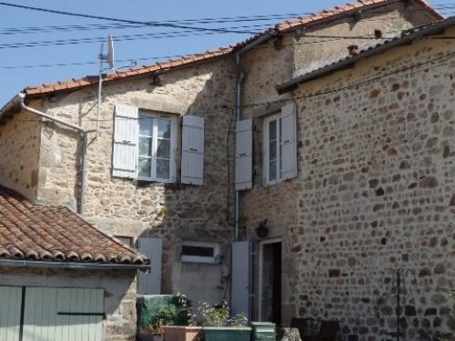 Te Koop 3 Bed Stenen Huis in Brigueuil in de Charente