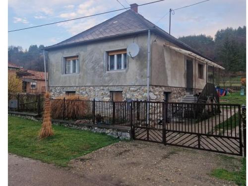 <p>Mooie stenen woning in het noorden waar u snel kunt wonen.</p>