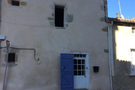 Te Koop 18e Eeuws gerenoveerd huis in Le Vigeant - Vienne