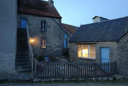 Te koop in de Creuse een huis met cour, bijgebouwen en tuin