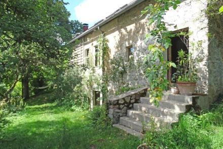 Zeer rustig gelegen huis te koop in de Morvan, regio Bourgogne