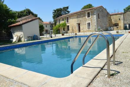 2 Huizen en 5 vakantiehuizen nabij Villefagnan, Charente