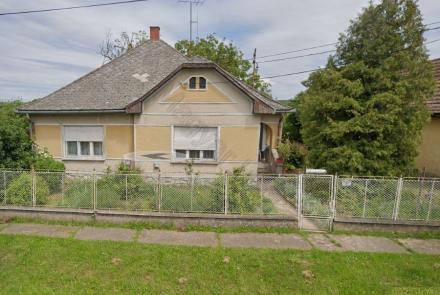 <p>Vrijstaande woning, rustig gelegen in Kocsolá waar u de landelijke rust gaat vinden.</p>