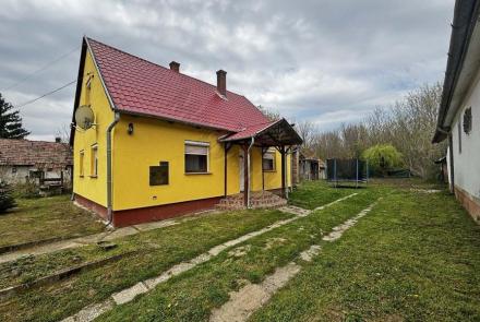 <p>In het landelijk gelegen dorp Nikla, niet ver van het Balaton, bieden wij u deze woning aan.</p>