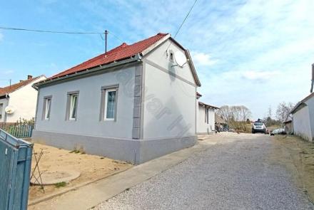 <p>Nette, gerenoveerde vroegere boerenwoning met een gastenverblijf.</p>