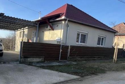<p>Deze gerenoveerde woning is een mooi evenwicht tussen modern comfort en de landelijke rust.</p>
