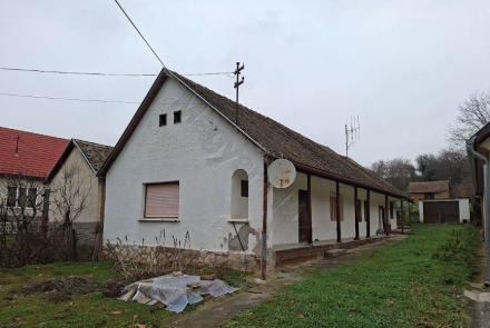 <p>Klassieke schwabische boerderij in redelijke staat in een heel rustig dorp.</p>