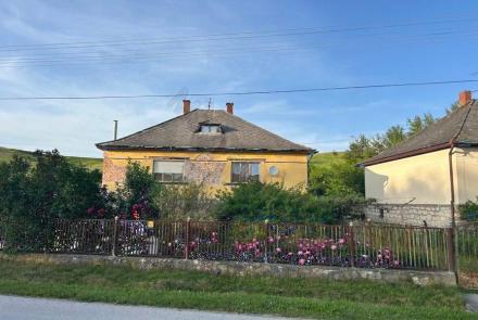 <p>Structureel goede woning welke opgeknapt moet worden, maar wat een uitzicht …..</p>