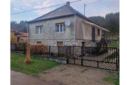 <p>Mooie stenen woning in het noorden waar u snel kunt wonen.</p>