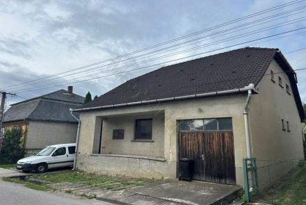 <p>Leuk huis voor een goede prijs wat een mooie woning kan worden.</p>