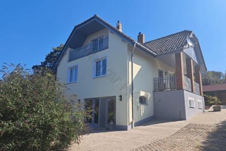 <p>In het noordwesten van het Balaton (6 km), op maar 4 km van Hévíz, aan de rand van het wijngebied, gaat u deze mooie woning</p>