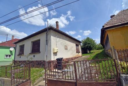 <p>Mooi stevige woning in het In het zuidwesten, op een 30 km van het Balaton.</p>