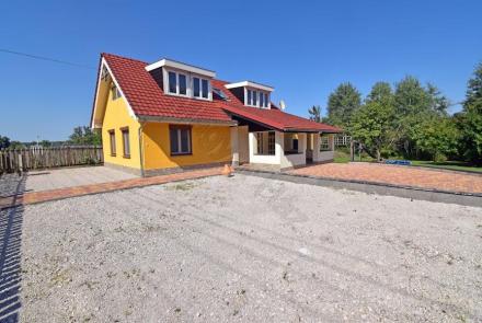 <p>In prima staat verkeerde woning, heerlijk vrij gelegen en op maar 20 minuten van het Balaton.</p>