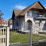 <p>In de bekende Balaton badplaats Balatonfenyves komt dit ruime familie huis te koop.</p>