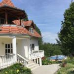 <p>Prachtig pand nabij Hévíz, met woongebouw, gastenverblijven, boerderij en zwembad!</p>