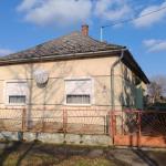 <p>Flinke woning met diverse bijgebouwen op een perceel van maar liefst 5.687 m2.</p>