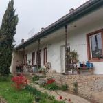 <p>Gerenoveerde vroegere boerderij met een mooie veranda op een perceel van 5.284 m2.</p>