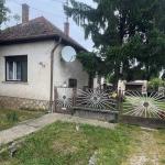 <p>Döbrököz is een rustig dorp met diverse activiteiten in de buurt en daar bieden wij u deze gezinswoning met 2 slaapkamers te koop aan.</p>