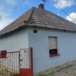 <p>Eenvoudige woning, niet heel groot maar snel bewoonbaar. Staat in een leuk dorp niet ver van Dombóvár.</p>