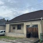 <p>Leuk huis voor een goede prijs wat een mooie woning kan worden.</p>