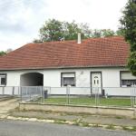 <p>Hier twee woonruimten. Prima voor permanente bewoning en een leuk gastenverblijf.</p>