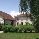 Te koop in Allier, prachtig woonhuis met zwembad en tuin.