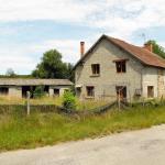 Te koop in de Creuse gedeeltelijk gerenoveerd huis en hangar
