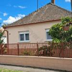<p>Gerenoveerde vrijstaande woning te koop in een dorp 30 minuten ten noorden van het Balaton</p>