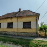 <p>Woning met veel werk, maar mooie ruime schuren en dat alles voor een heel mooie prijs.</p>